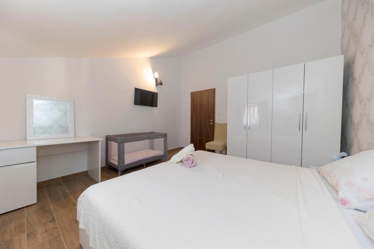 Apartman Lana Biograd Na Moru Exteriér fotografie